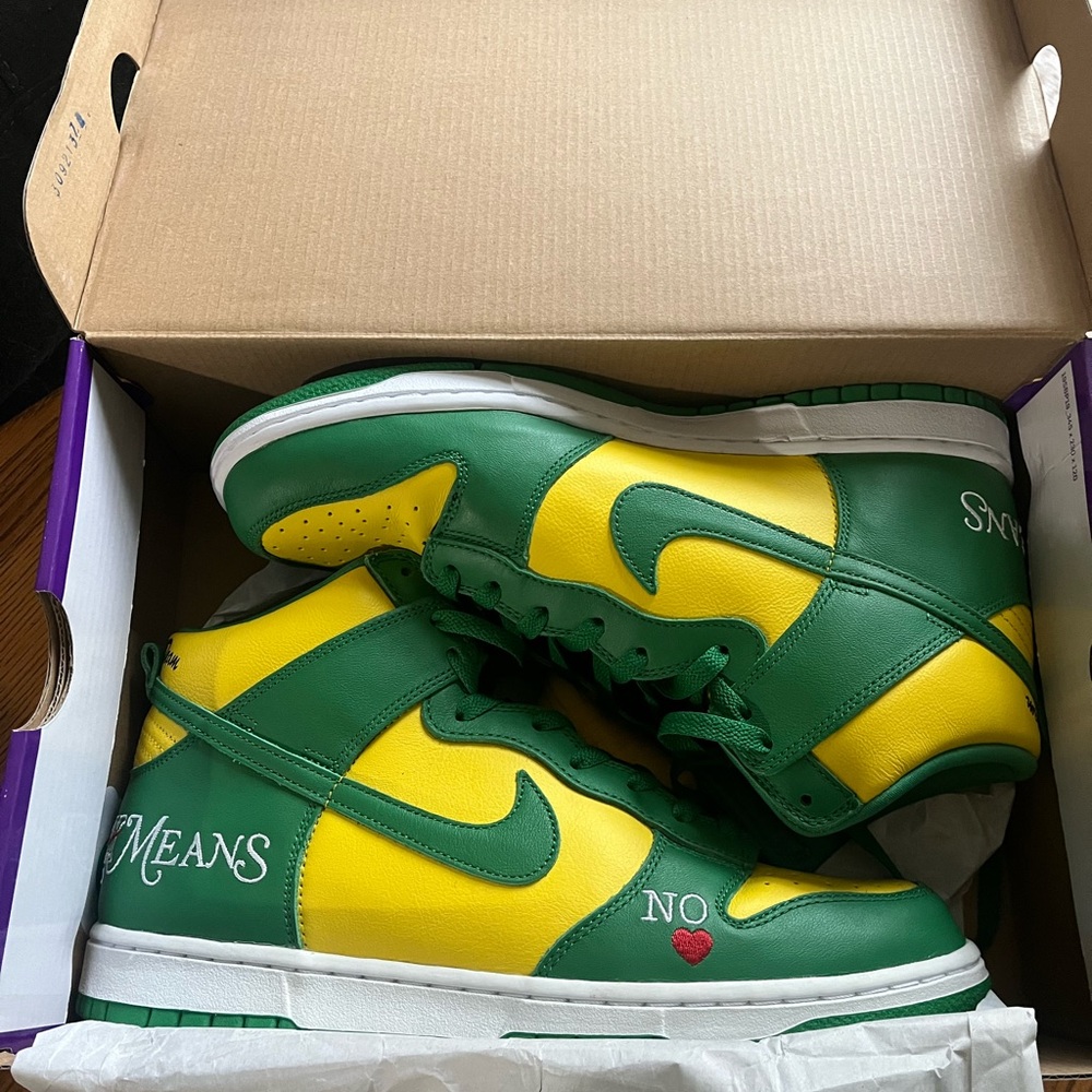 Nike supreme dunks